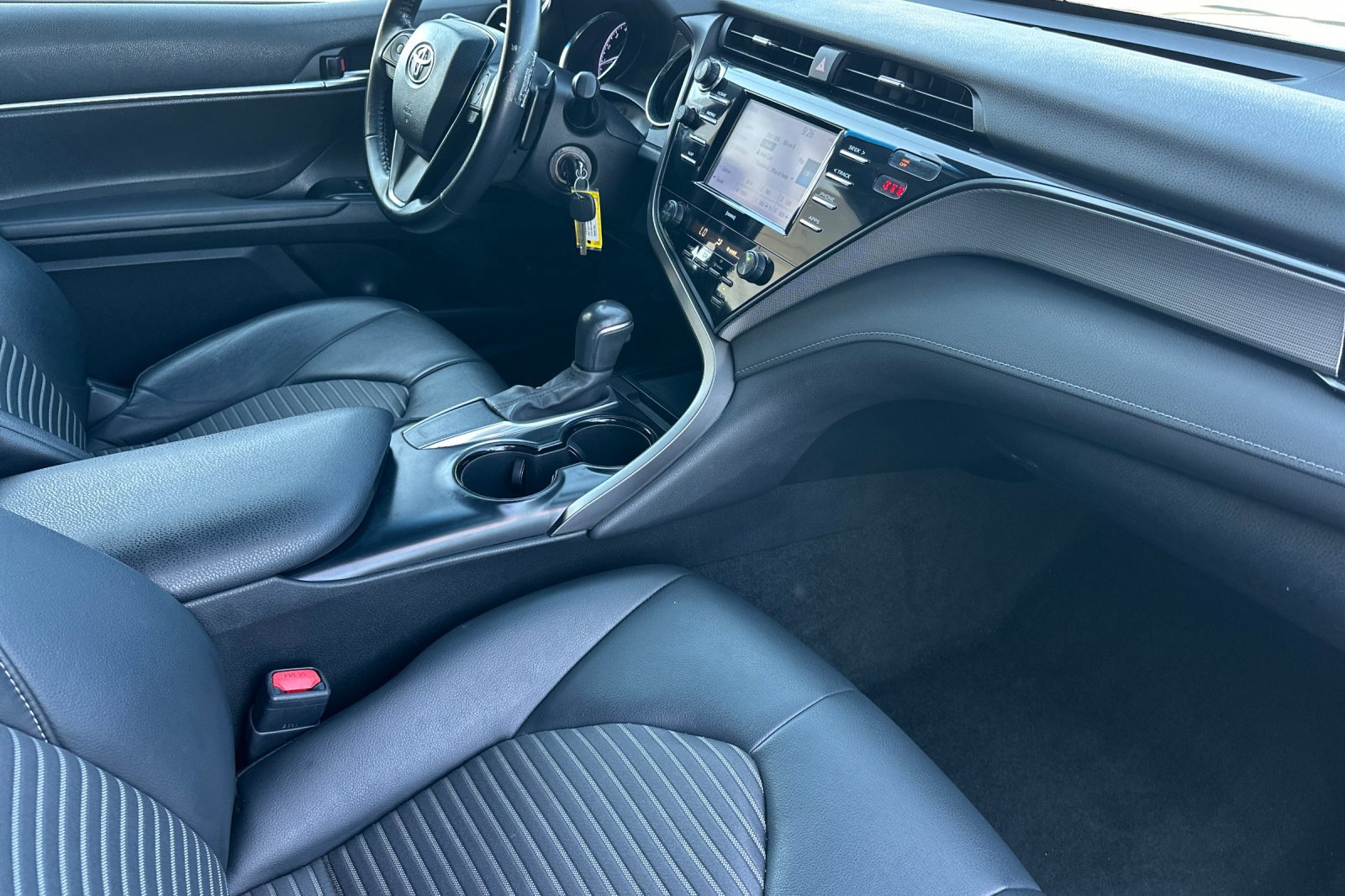 Certified 2020 Toyota Camry SE w/ Carpet Mat Package image 15