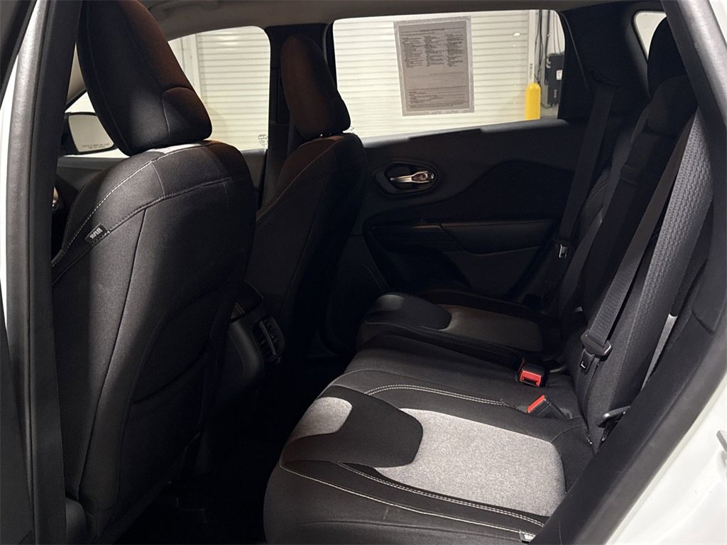 Used 2014 Jeep Cherokee Sport image 21