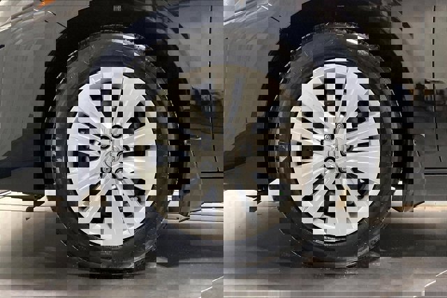 Used 2025 Nissan Sentra S image 9