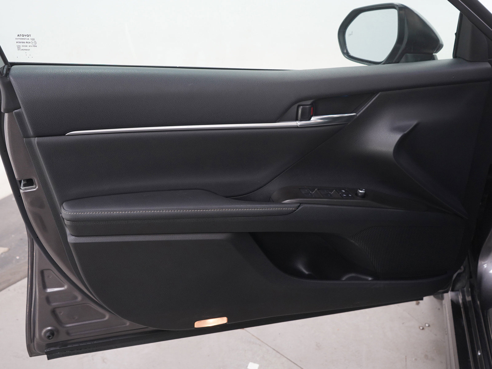 Used 2022 Toyota Camry XSE FWD image 19