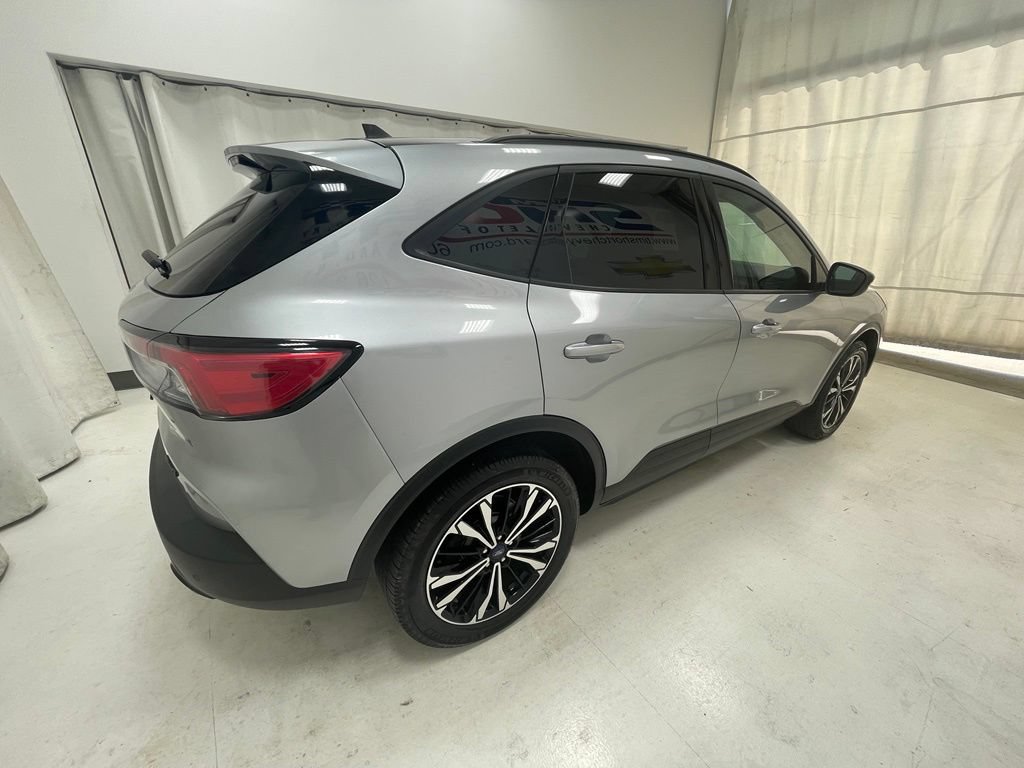 Used 2022 Ford Escape SEL w/ SEL Stealth AWD Package image 5