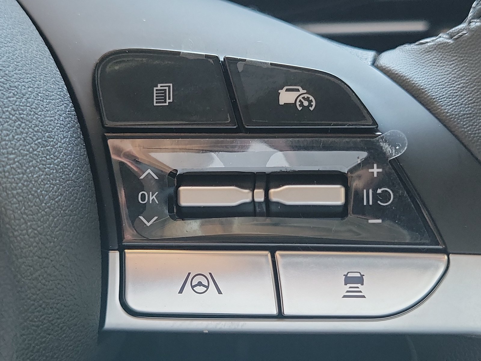 New 2026 Hyundai Elantra Sport FWD image 9