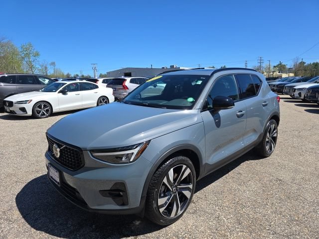 Certified 2023 Volvo XC40 B5 Plus w/ Climate Package AWD/4WD image 3