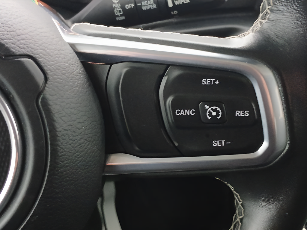 Used 2020 Jeep Wrangler Unlimited Sahara w/ Uconnect 4C Nav & Sound Group AWD/4WD image 16