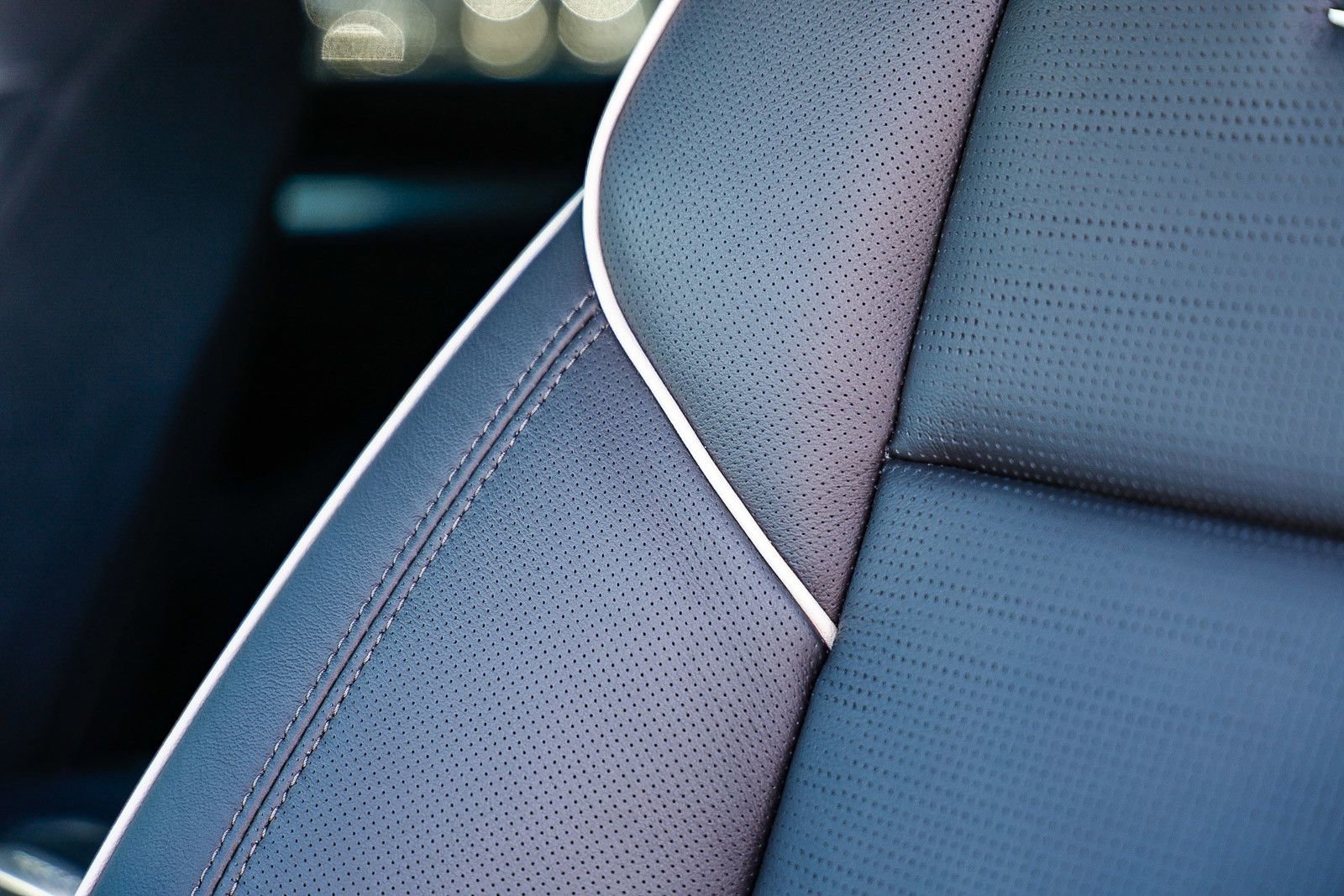Used 2025 Cadillac Escalade ESV Premium Luxury w/ LPO, Floor Liner Package AWD/4WD image 26
