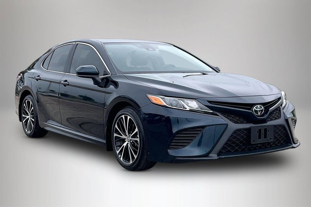 Used 2020 Toyota Camry SE FWD image 1