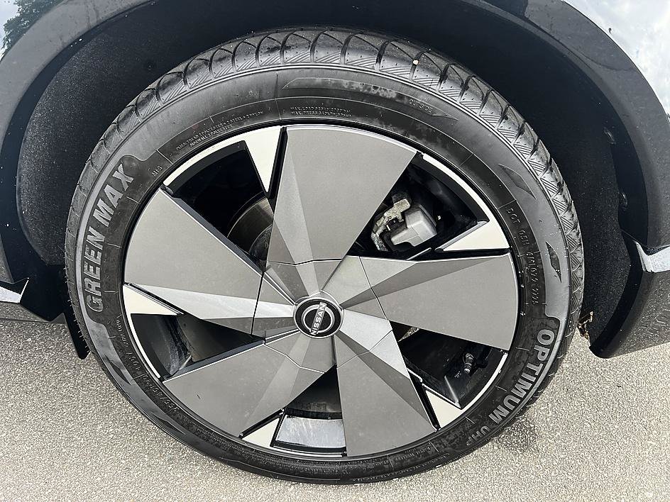 Used 2024 Nissan Ariya AWD image 10