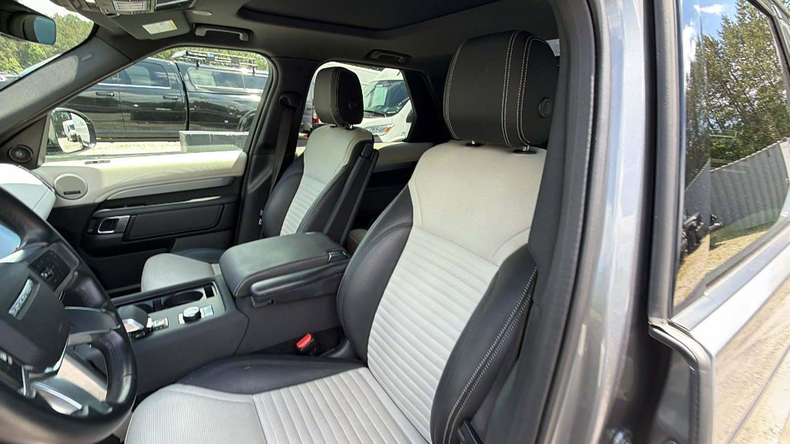 Used 2023 Land Rover Discovery S R-Dynamic AWD/4WD image 18