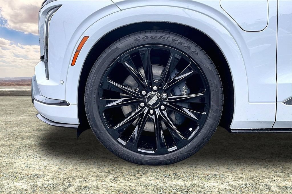 Certified 2026 Cadillac Vistiq Platinum AWD/4WD image 35