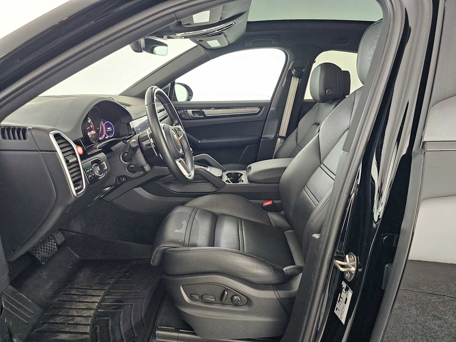 Used 2023 Porsche Cayenne Platinum Edition image 20