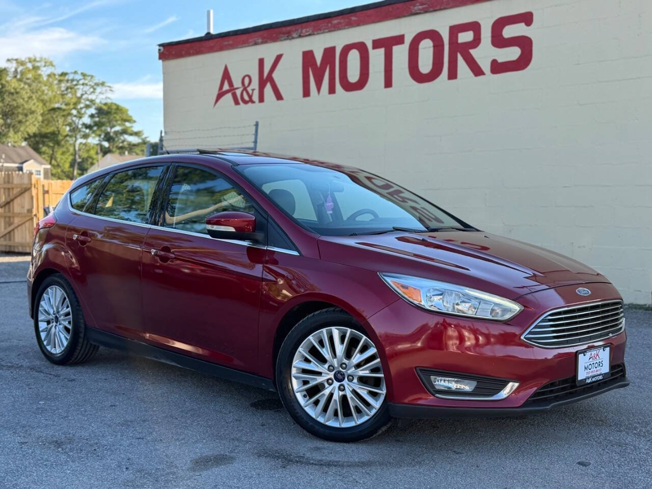 Used 2016 Ford Focus Titanium FWD image 1