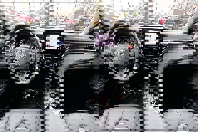 Used 2024 Toyota Camry SE image 15