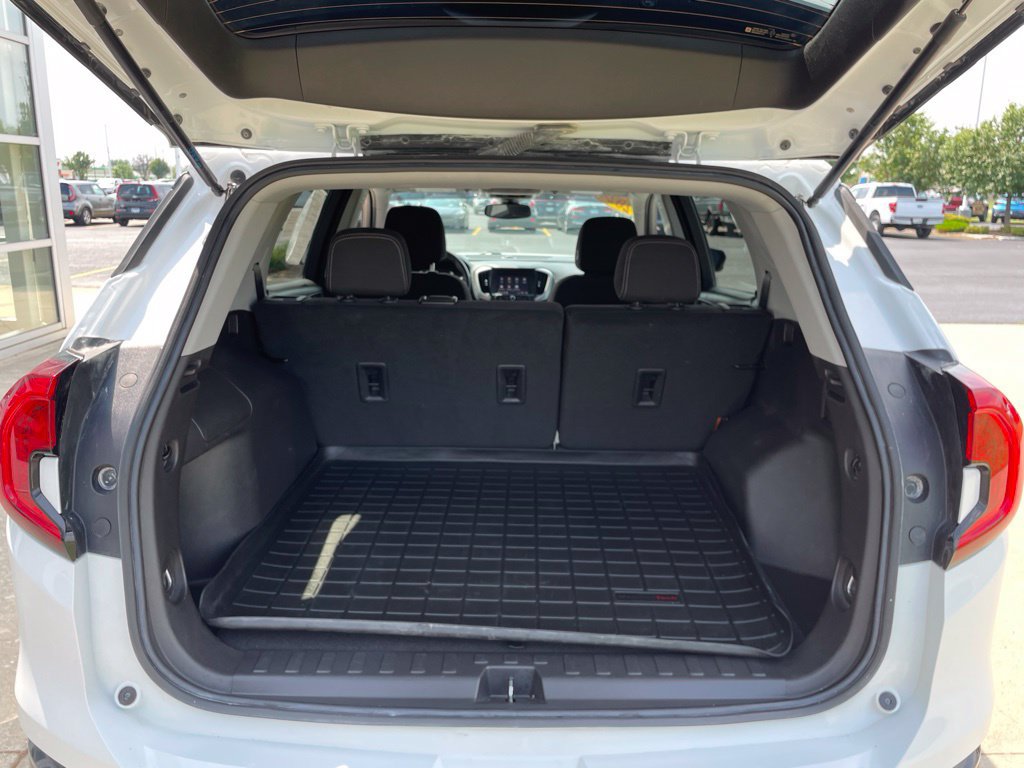 Used 2024 GMC Terrain SLE w/ Elevation Edition FWD image 13