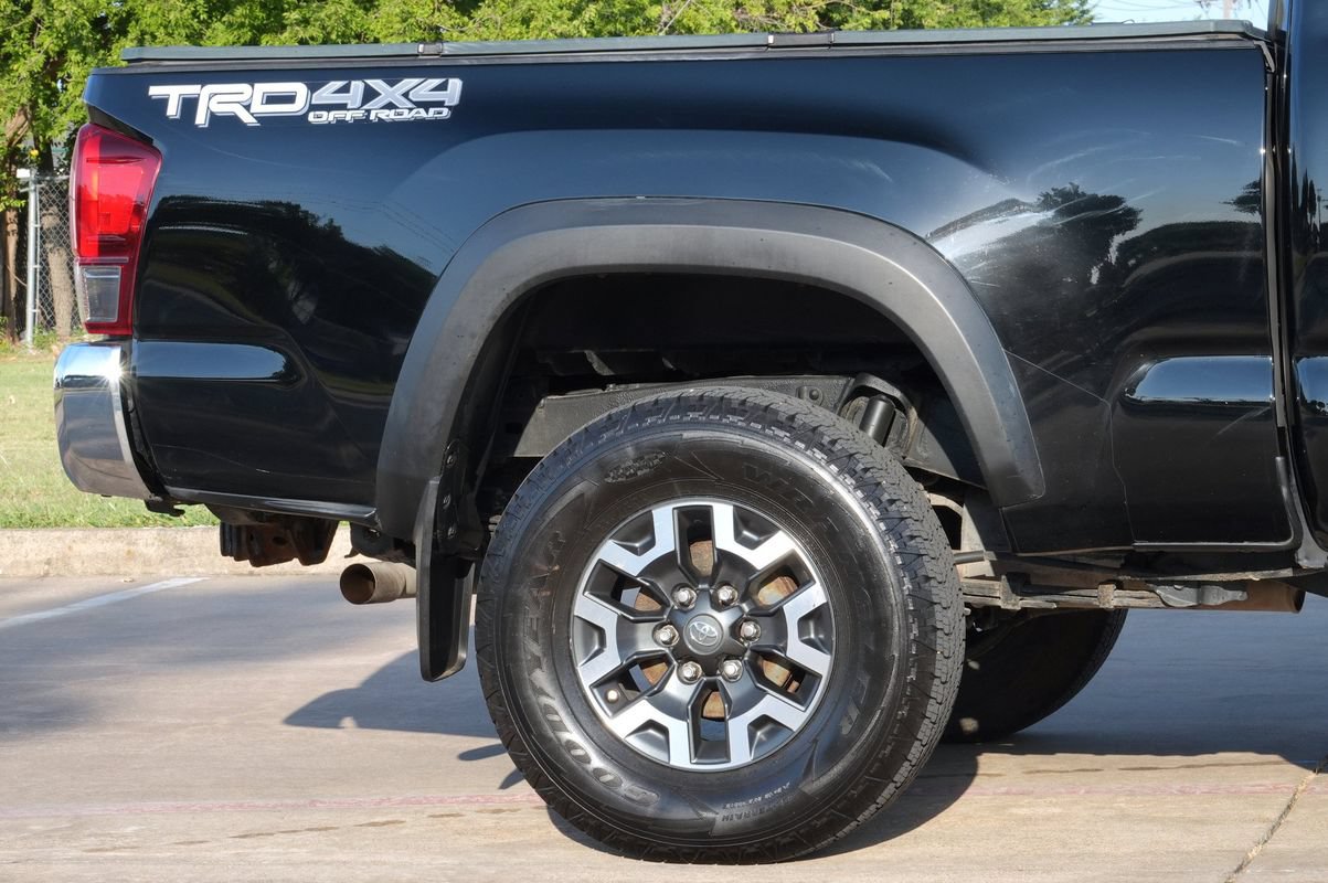 Used 2016 Toyota Tacoma TRD Off-Road AWD/4WD image 28