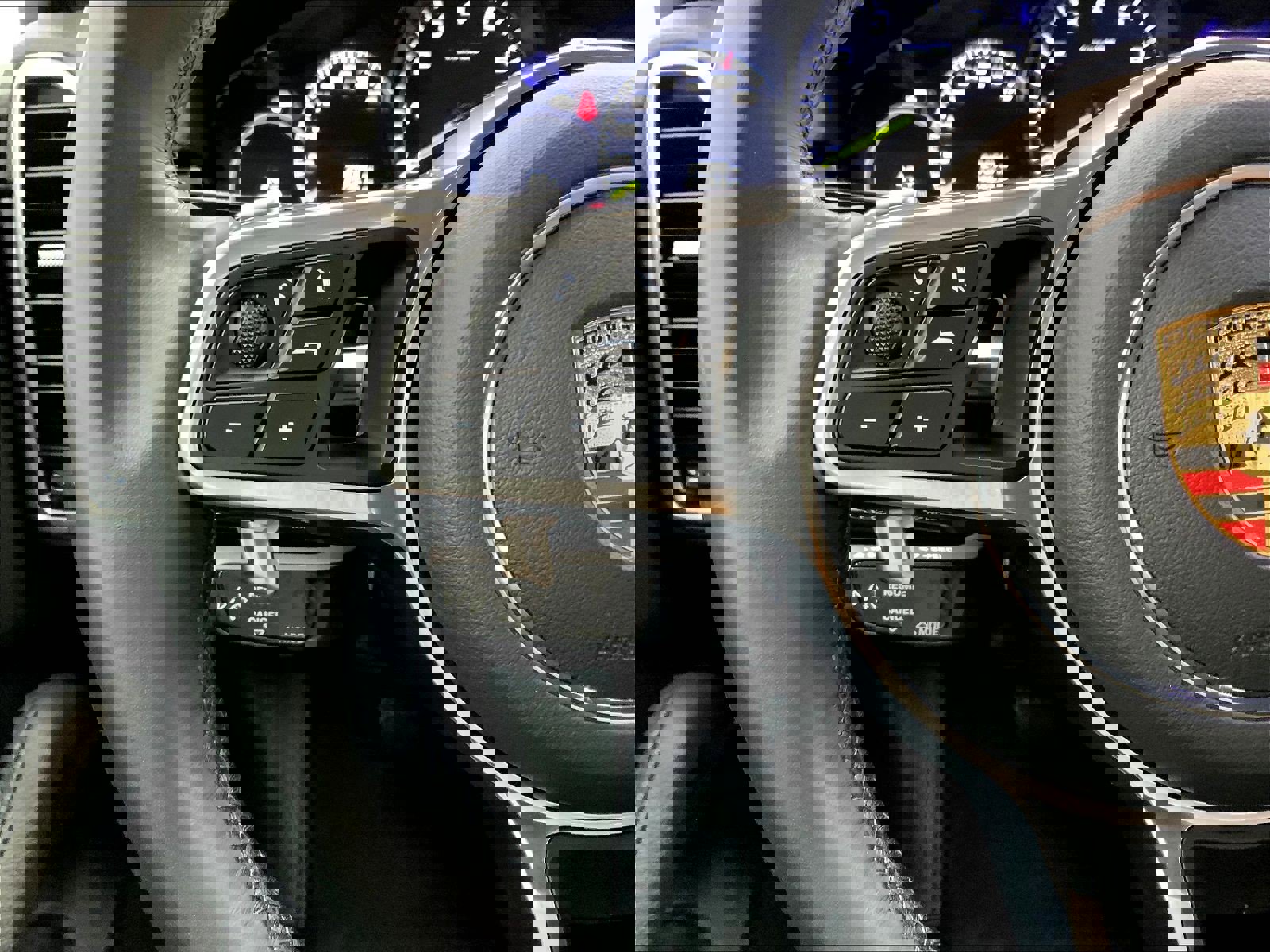 Used 2023 Porsche Cayenne Platinum Edition image 15