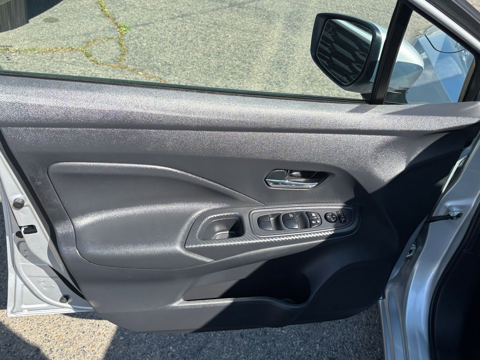 Used 2025 Nissan Versa SV image 18