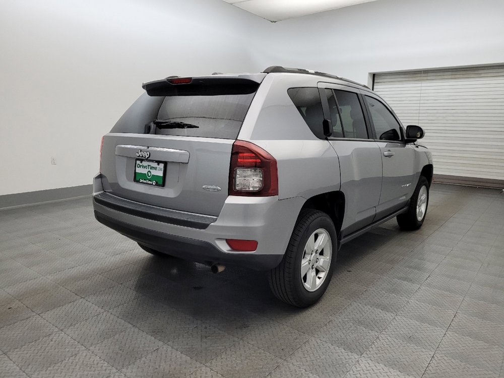 Used 2017 Jeep Compass Latitude image 9