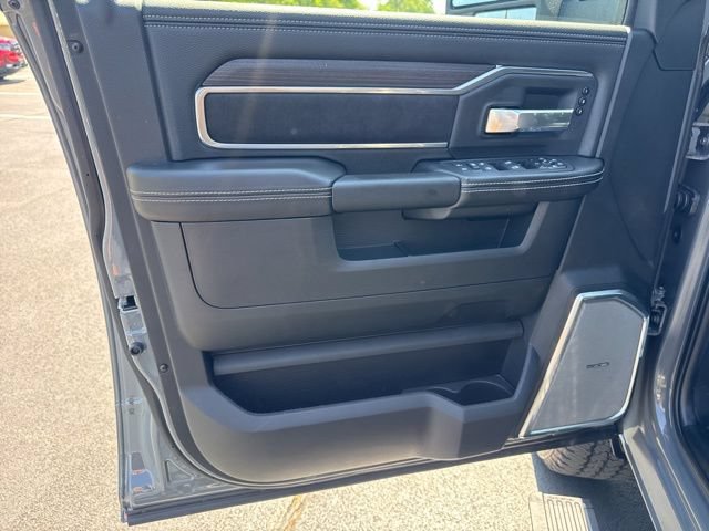 New 2026 RAM 2500 Laramie AWD/4WD image 13