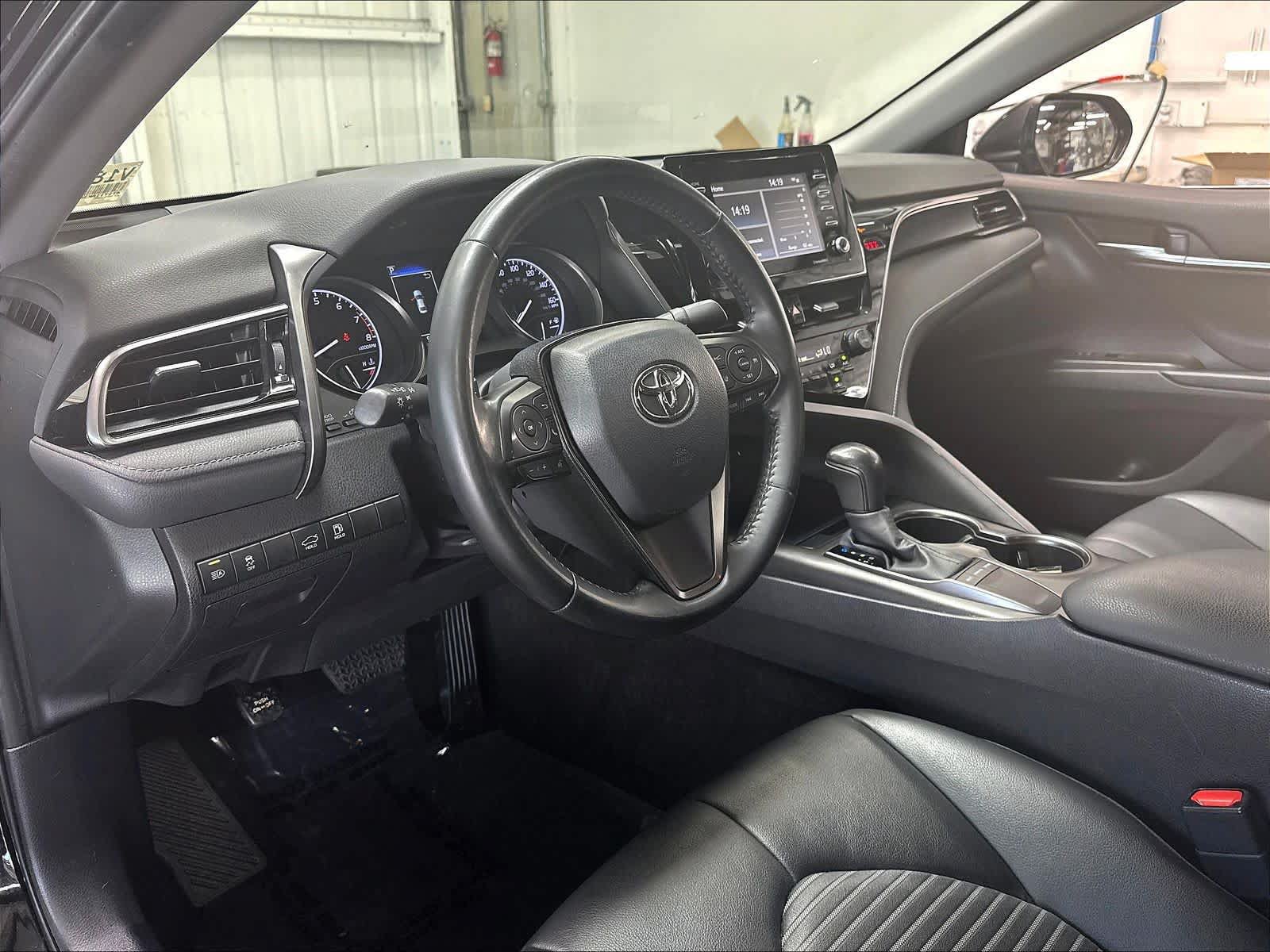 Used 2022 Toyota Camry SE w/ Convenience Package FWD image 19