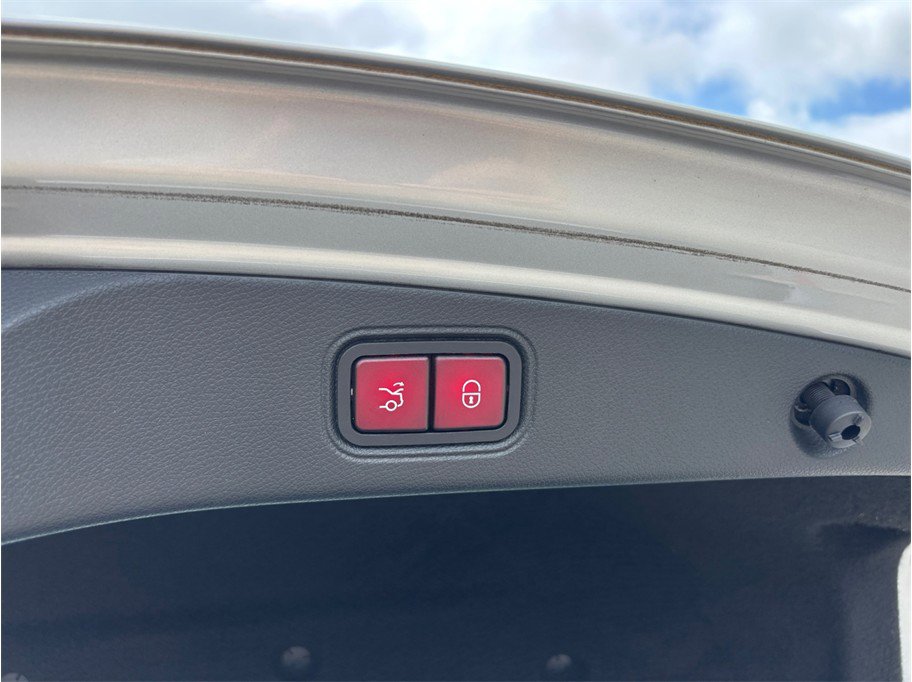 Used 2018 Mercedes-Benz E 400 Coupe image 46