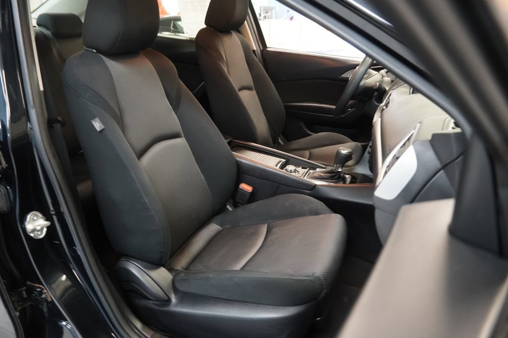 Used 2017 MAZDA MAZDA3 Sport FWD image 33