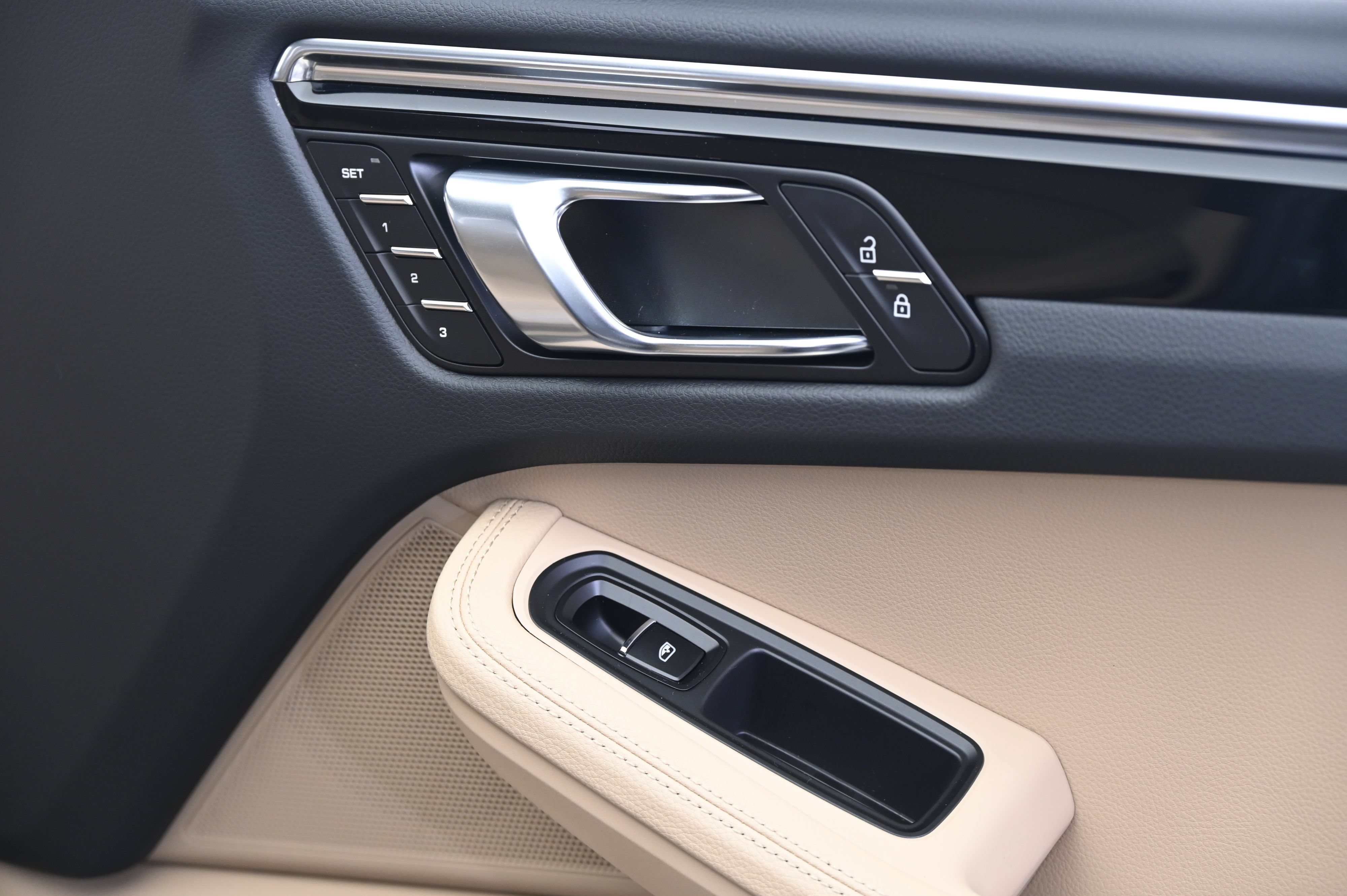 Certified 2026 Porsche Macan AWD/4WD image 21