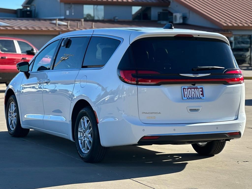 New 2026 Chrysler Pacifica Select image 5