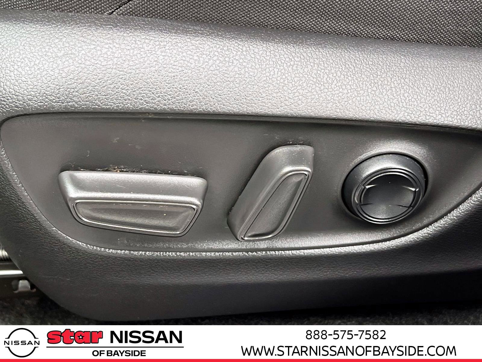 Used 2021 Toyota Venza LE image 18