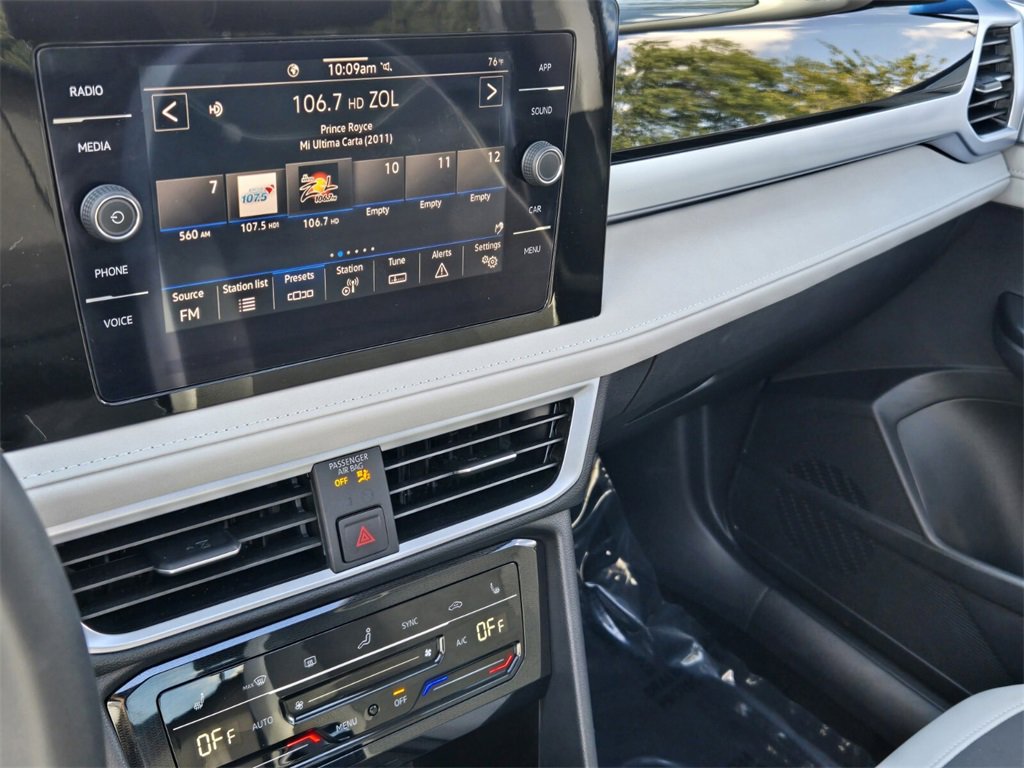 Certified 2025 Volkswagen Taos SE w/ Panoramic Sunroof Package image 23