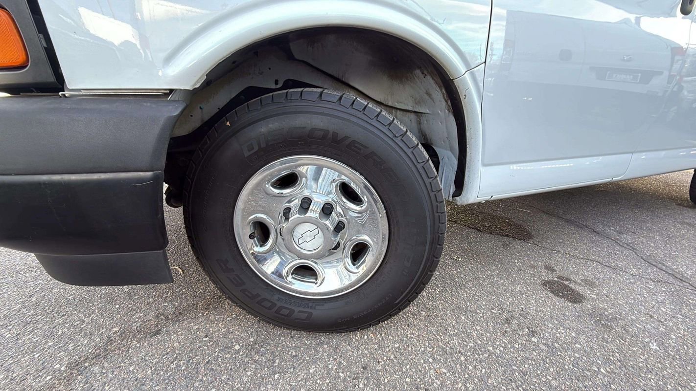 Used 2017 Chevrolet Express 2500 image 16