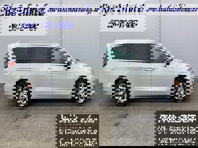 Used 2017 Chrysler Pacifica Touring Plus w/ Tire & Wheel Group image 7