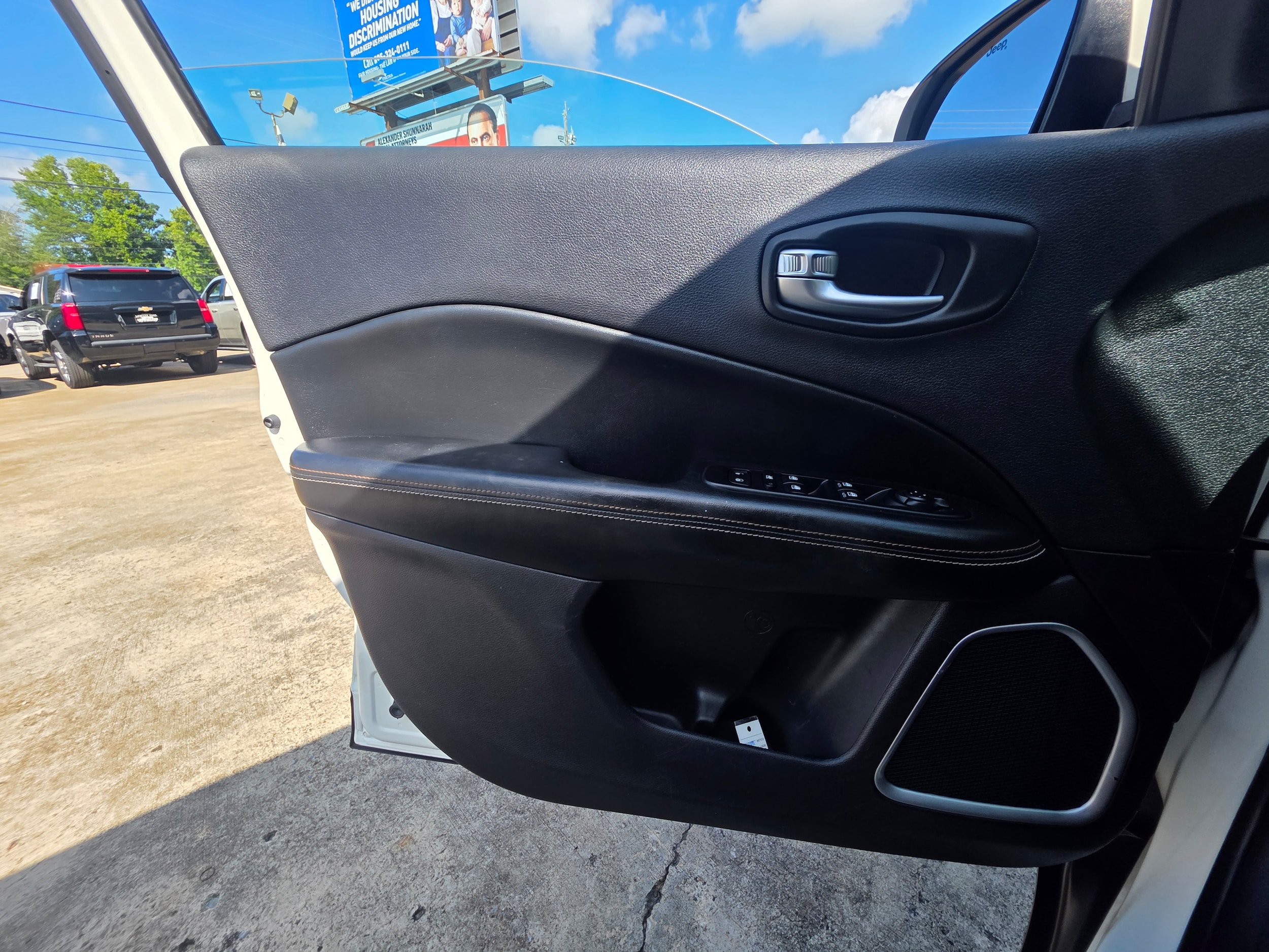 Used 2019 Jeep Compass Latitude FWD image 20