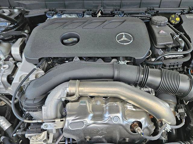 New 2025 Mercedes-Benz GLB 250 image 17