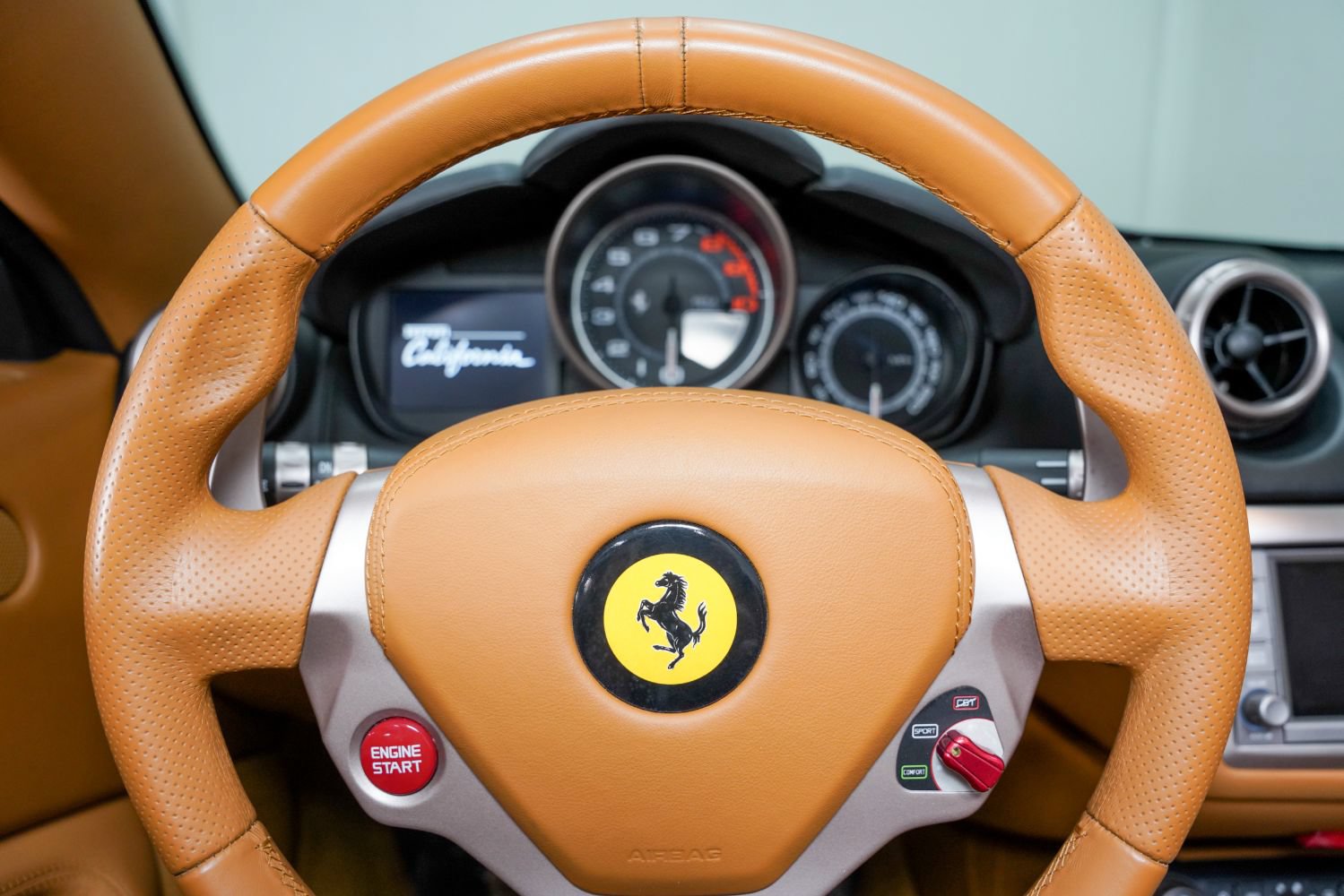 Used 2010 Ferrari California RWD image 43