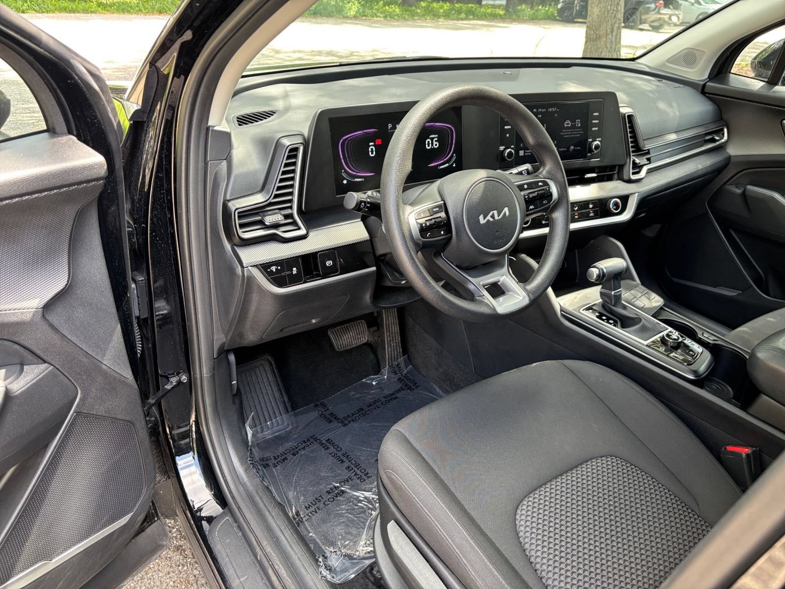 Used 2025 Kia Sportage LX FWD image 32