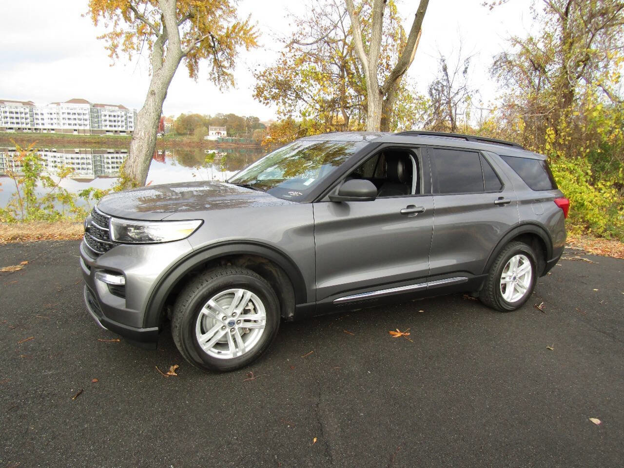 Used 2022 Ford Explorer XLT AWD/4WD image 49