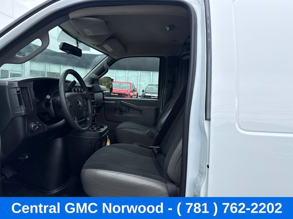 Used 2025 Chevrolet Express 2500 w/ Driver Convenience Package RWD image 18