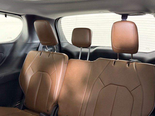 Used 2018 Chrysler Pacifica Limited w/ Tire & Wheel Group FWD image 26