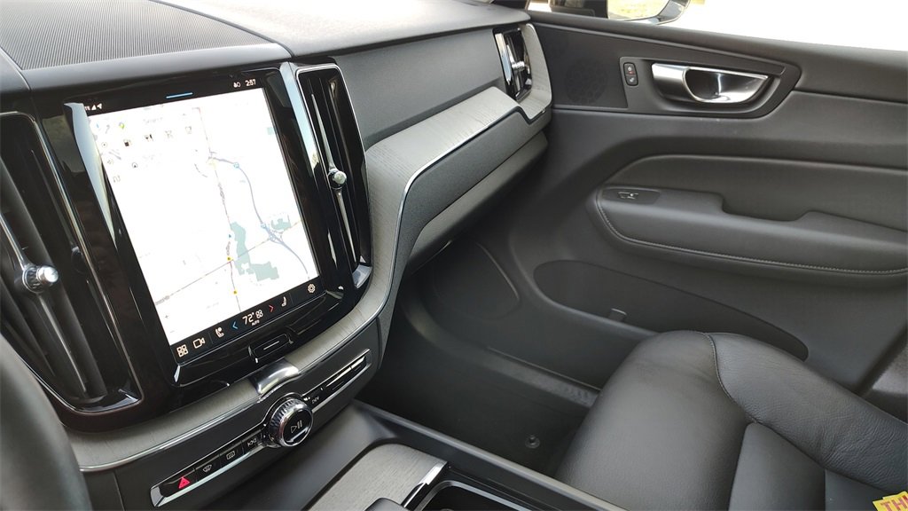 Certified 2025 Volvo XC60 B5 Plus image 23