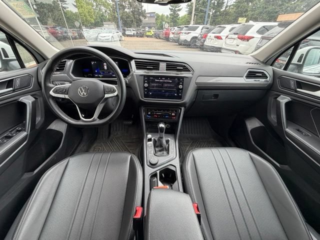 Used 2023 Volkswagen Tiguan SE AWD/4WD image 13