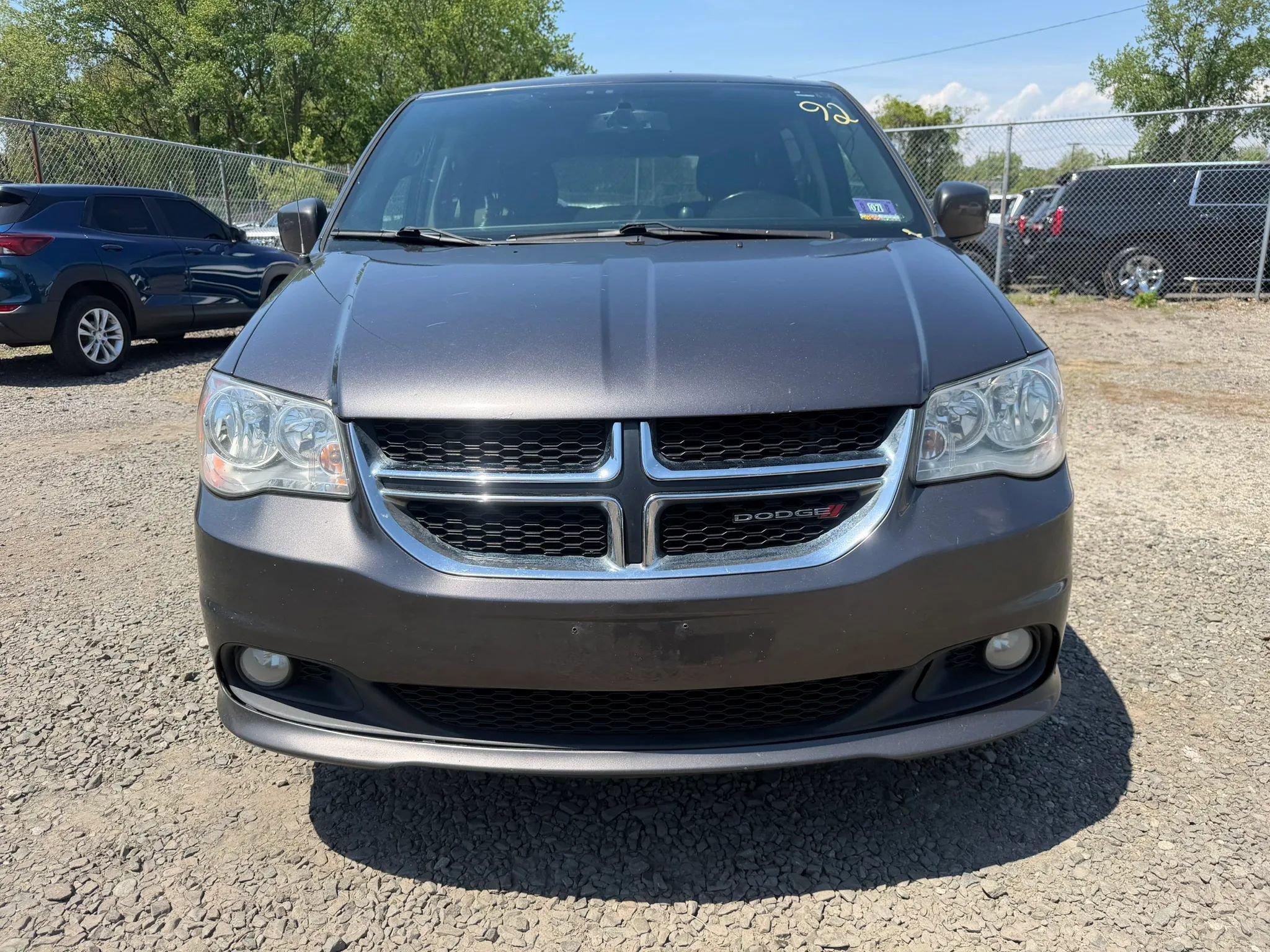 Used 2017 Dodge Grand Caravan SXT FWD image 2