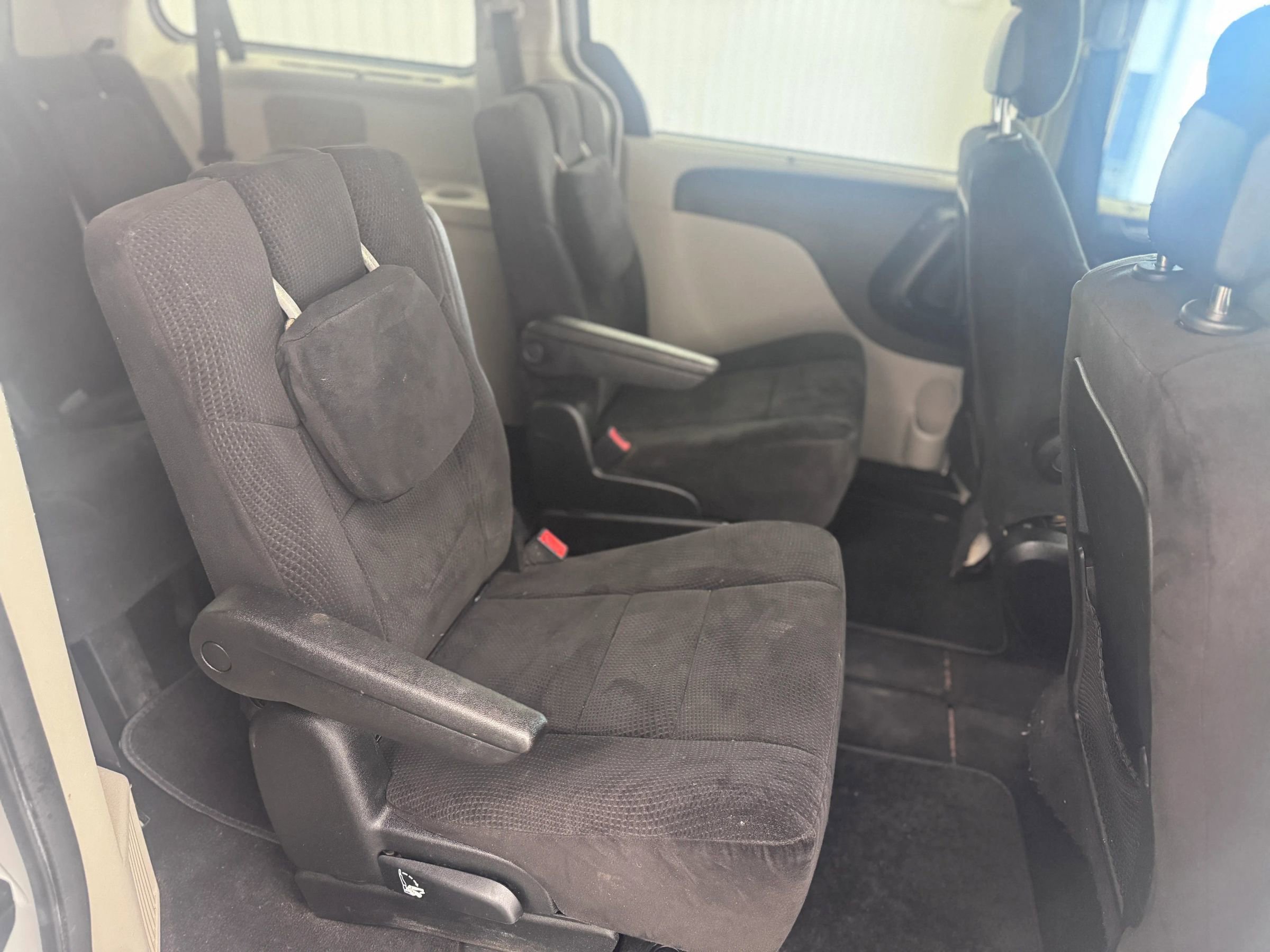 Used 2013 Dodge Grand Caravan SXT w/ UConnect Hands-Free Group image 11