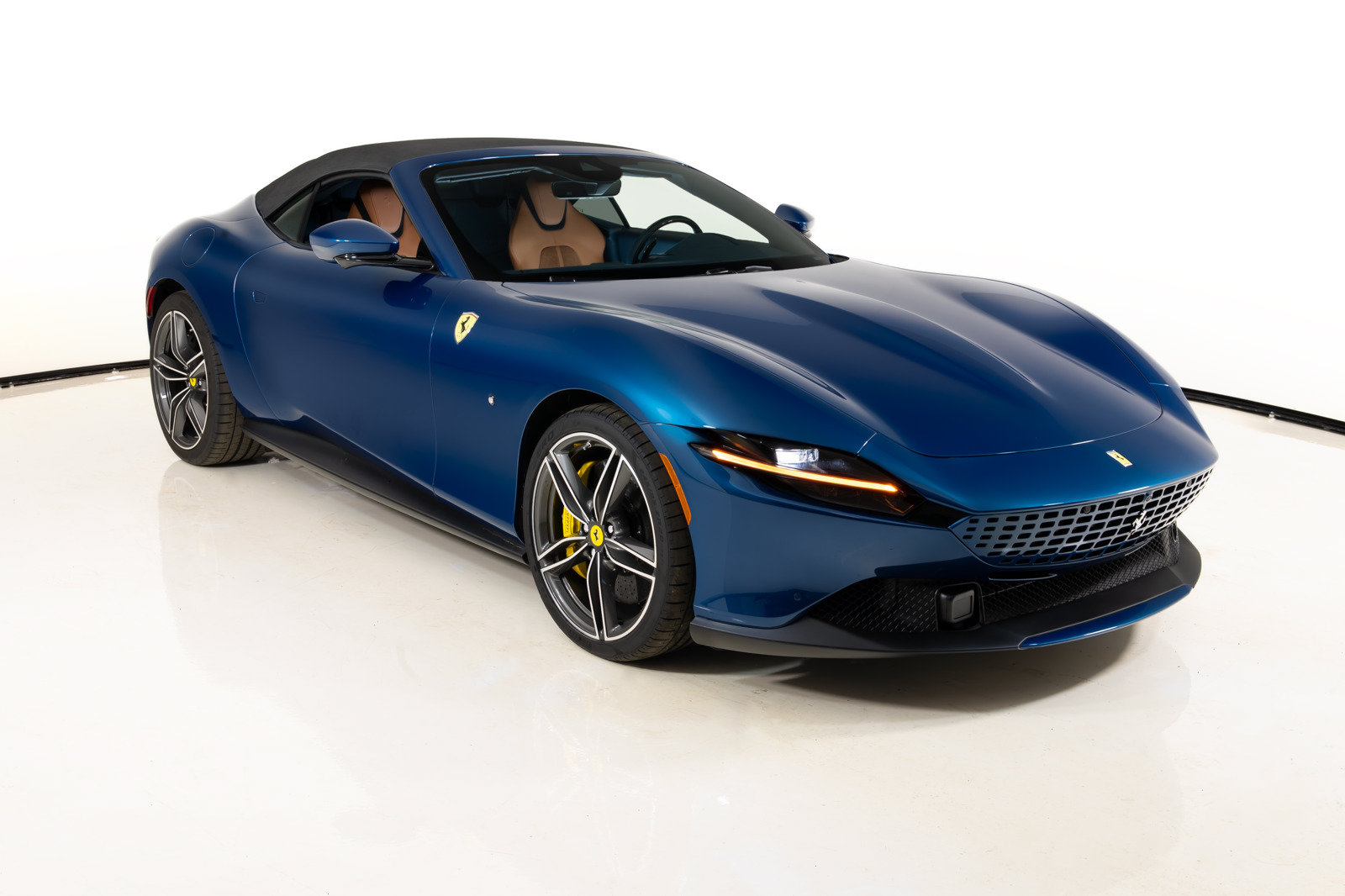 Certified 2025 Ferrari Roma Spider RWD image 24