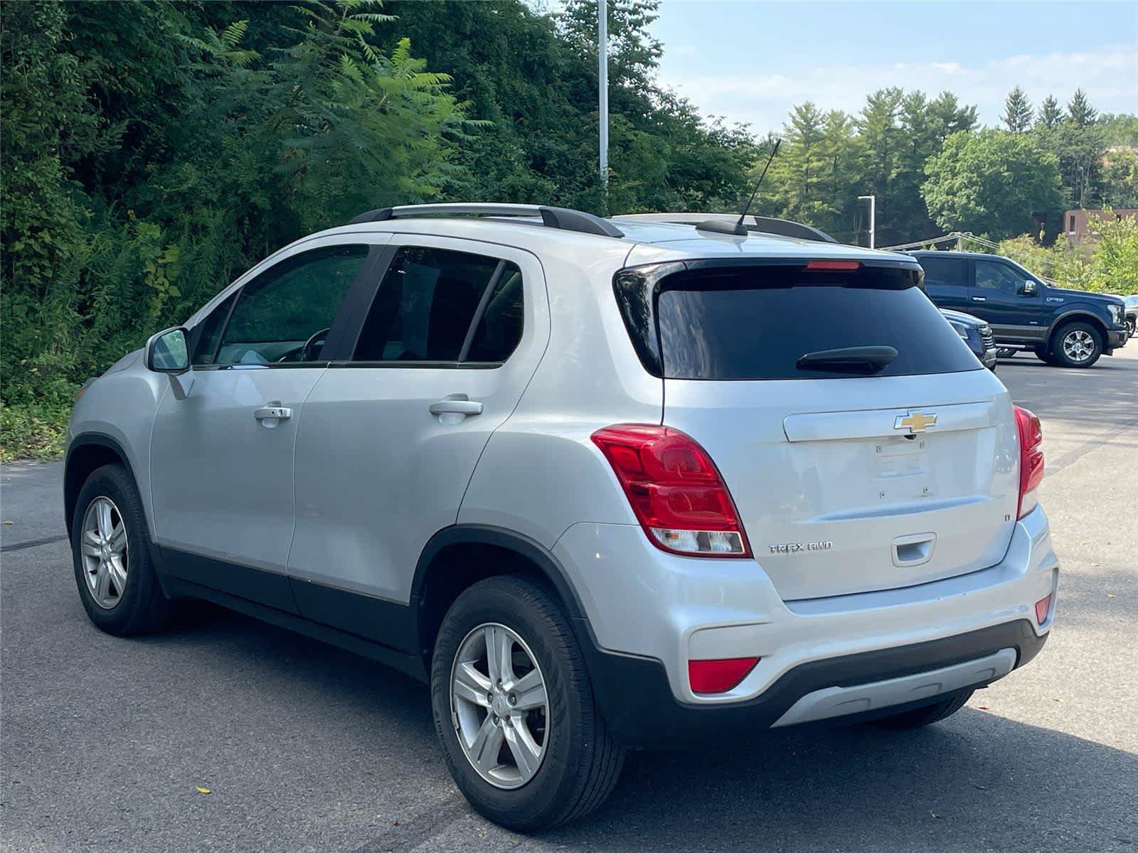 Used 2020 Chevrolet Trax LT w/ Sun & Sound Package AWD/4WD image 3