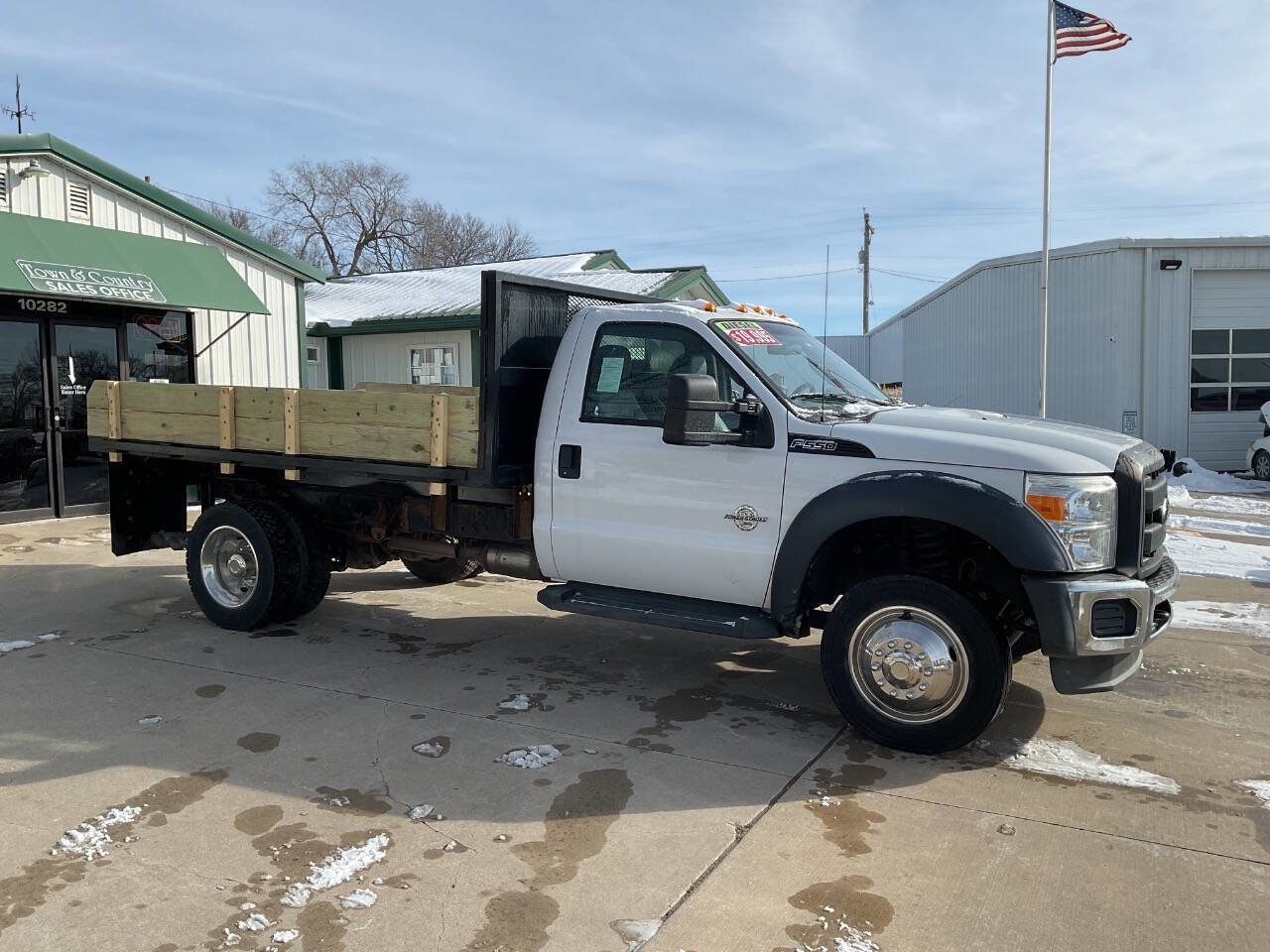 Used 2012 Ford F550 4X2 2dr Regular Cab 140.8 200. w/ Payload Upgrade Pkg image 3