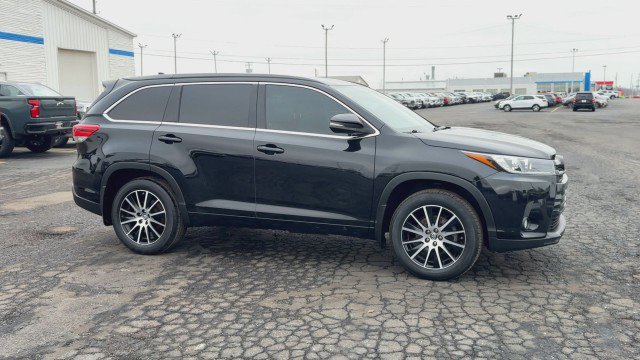 Used 2017 Toyota Highlander SE image 4