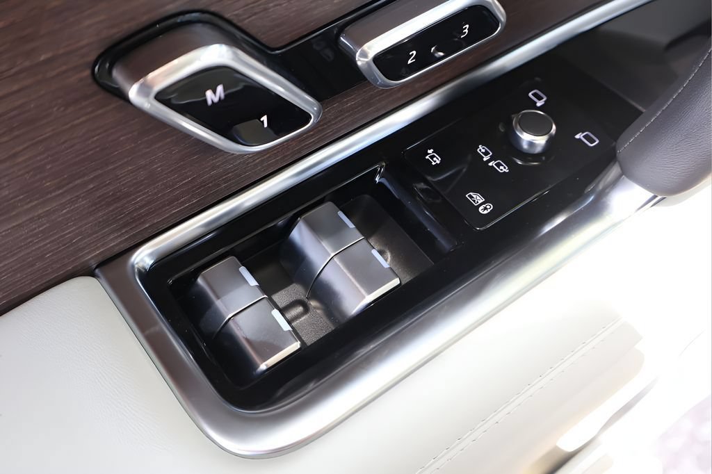 New 2026 Land Rover Range Rover SE AWD/4WD image 10