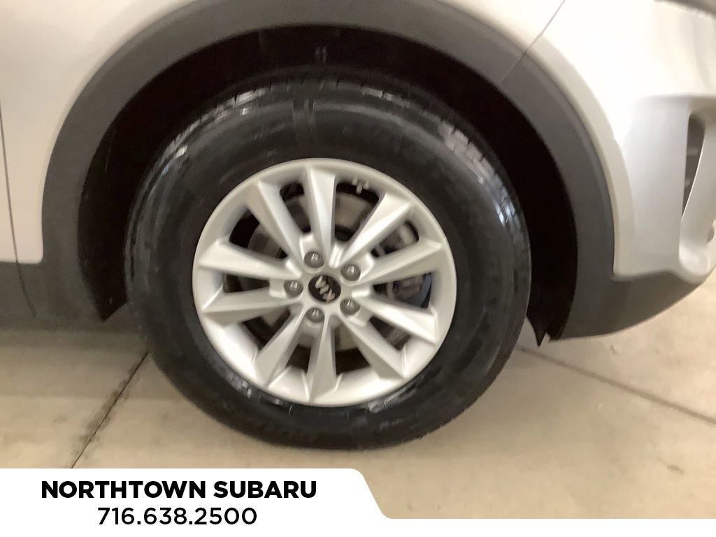 Used 2019 Kia Sorento FWD V6 image 19