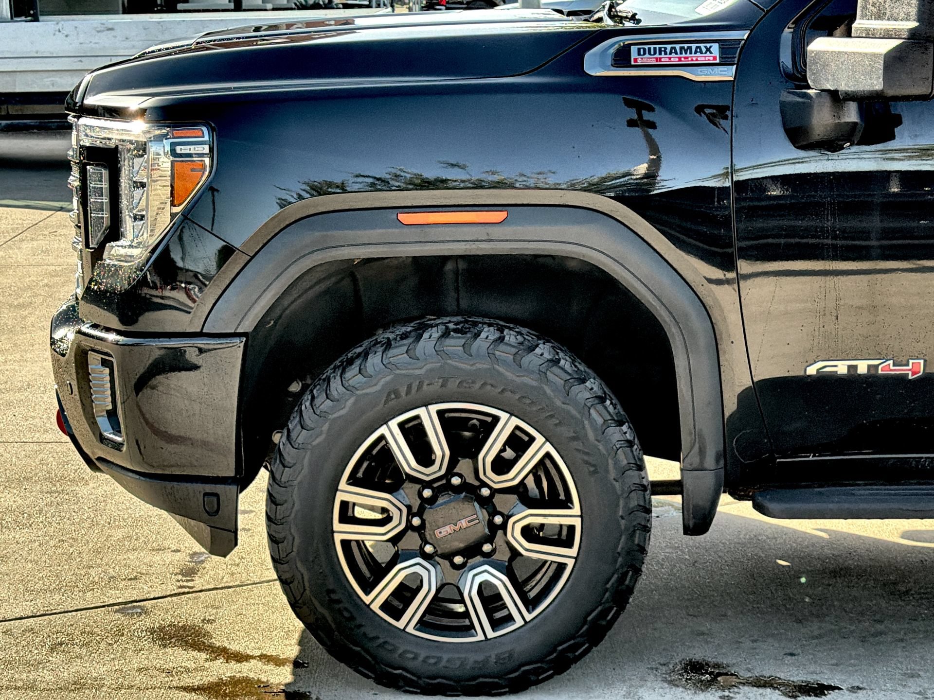 Used 2022 GMC Sierra 2500 AT4 w/ AT4 Premium Plus Package AWD/4WD image 10