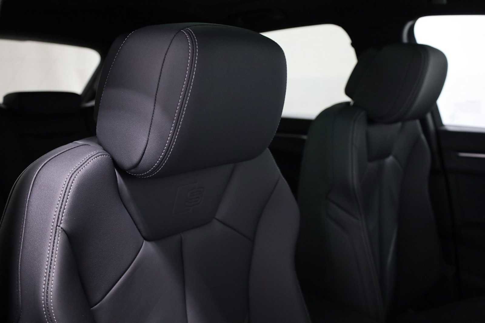 Certified 2025 Audi Q3 2.0T Premium w/ Black Optic Sport Package image 20